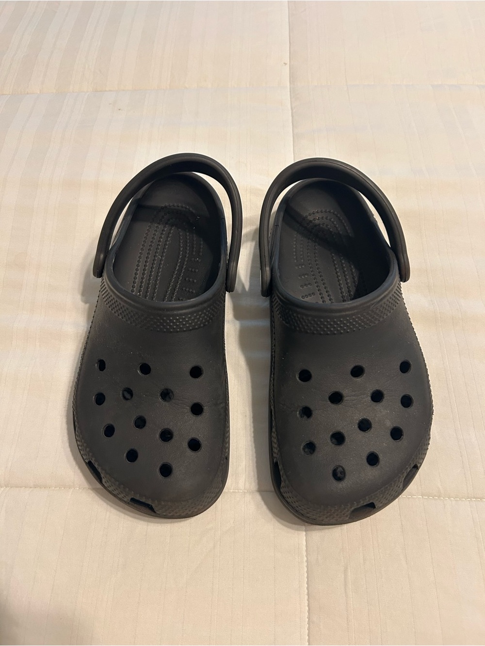 CROCS Classic Black Vented Clog Sandals